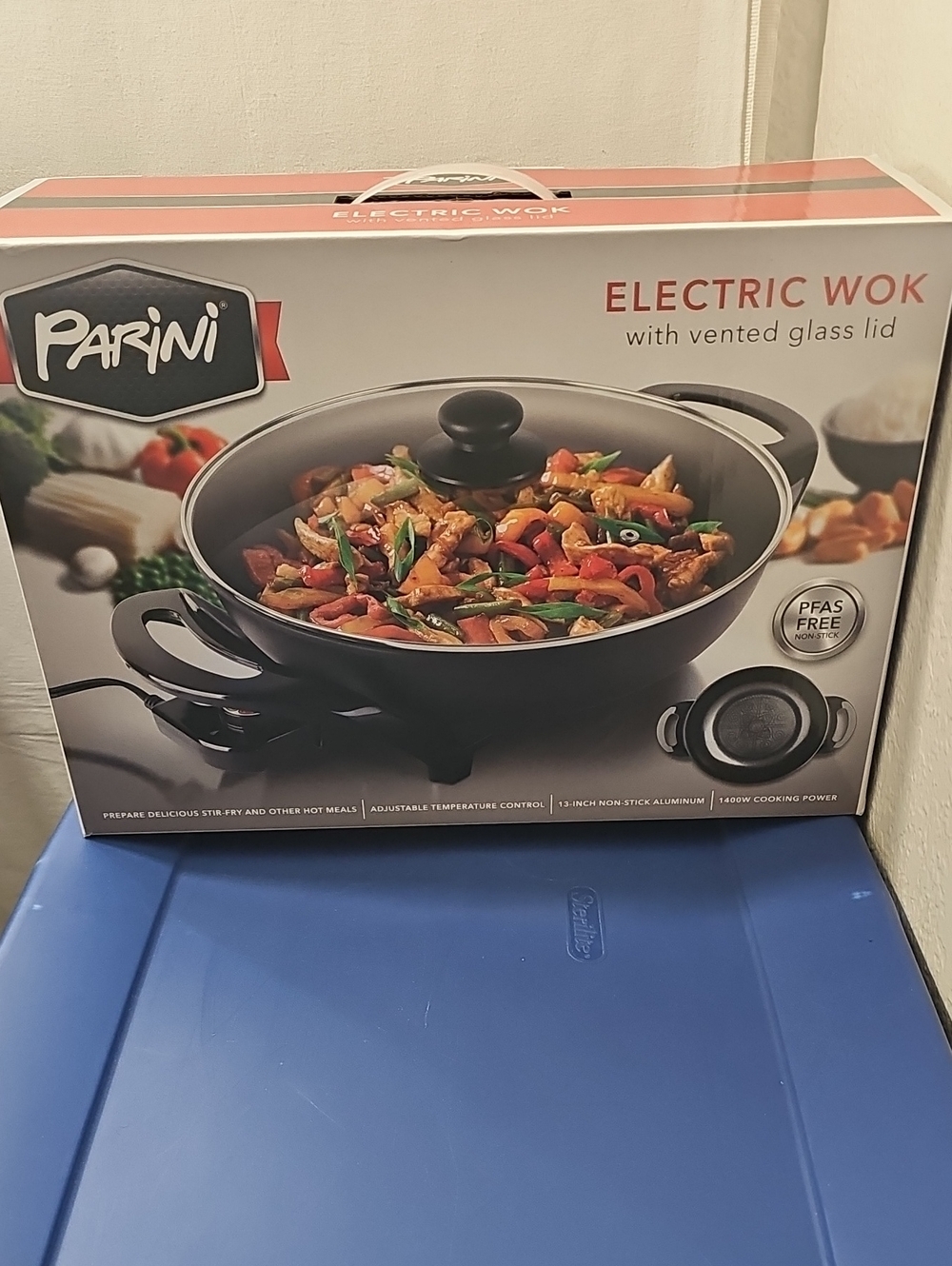 Parini Electric Wok in Black with Vented Glass Lid